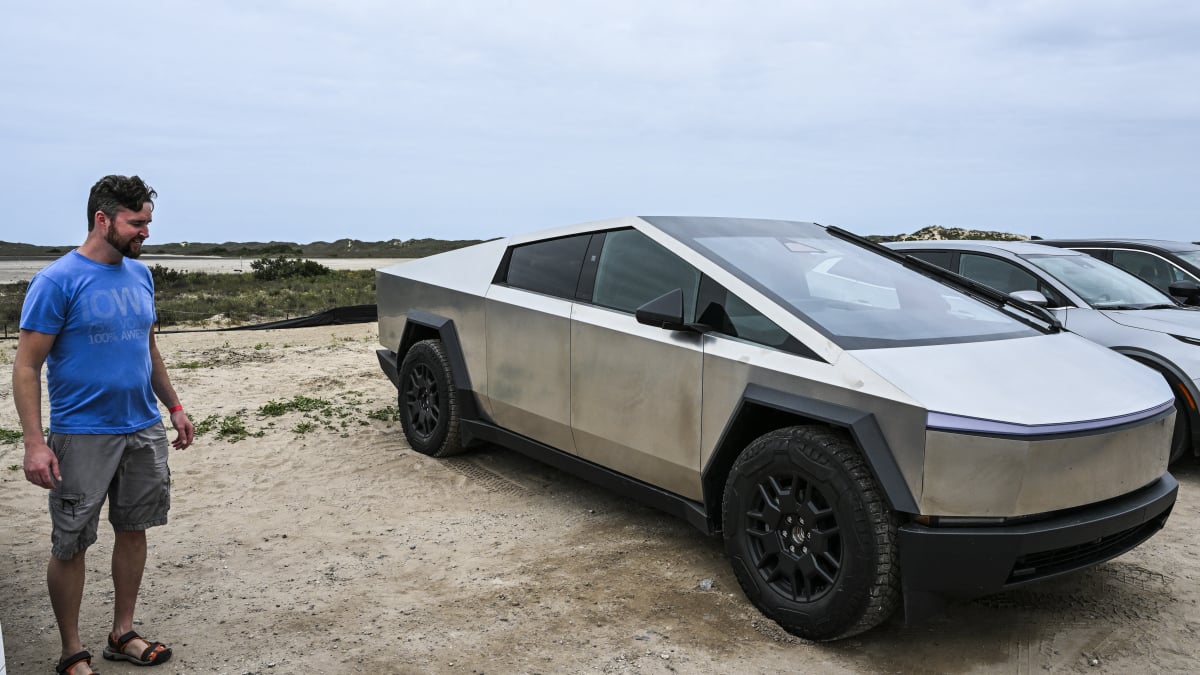 Tesla considers adding a new ‘stuck detection’ feature to Cybertruck. Here’s why.